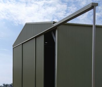 R & F Steel Buildings Feature   Outrigger Support for Metal Sliding Doors and Clear Span Access